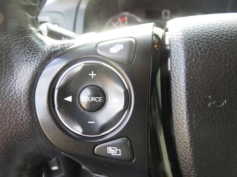 Used 2016 Honda Pilot Touring image 14