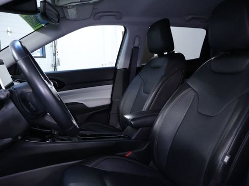 Used 2022 Jeep Compass Limited image 15