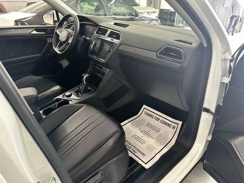 Certified 2022 Volkswagen Tiguan SE w/ Panoramic Sunroof Package image 16