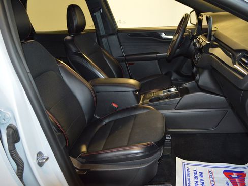 Used 2025 Ford Escape ST-Line Select AWD/4WD image 11