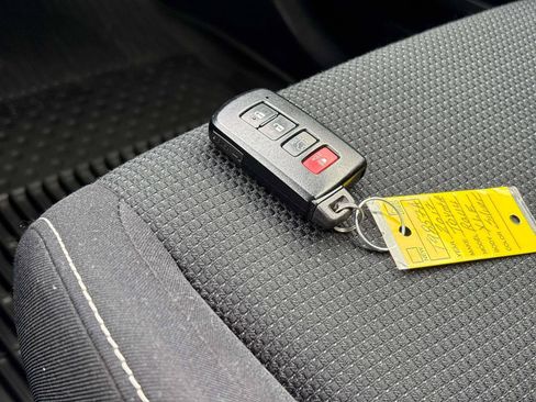Used 2018 Toyota RAV4 XLE AWD/4WD image 26