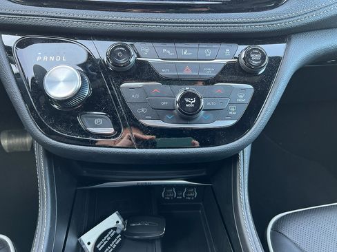 Used 2024 Chrysler Pacifica Limited w/ S Appearance Package image 29