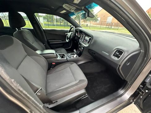 Used 2017 Dodge Charger SE RWD image 26