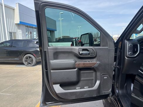 Used 2023 GMC Sierra 2500 Denali w/ Denali Black Diamond Edition image 13