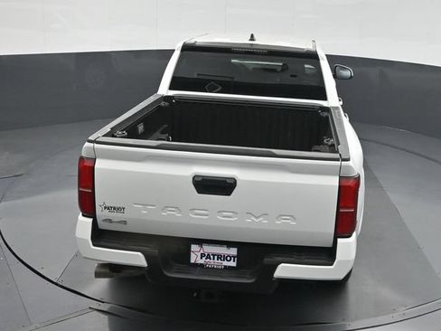 Used 2025 Toyota Tacoma SR5 AWD/4WD image 44