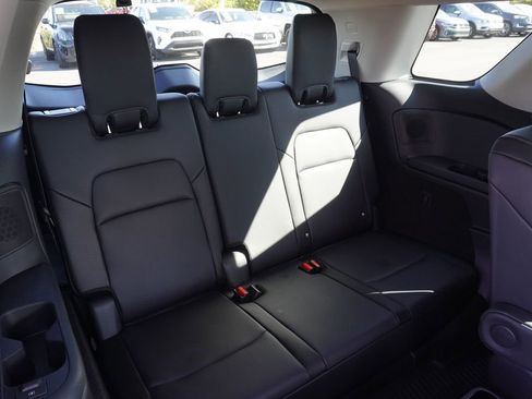 Certified 2025 Nissan Pathfinder SL w/ SL Premium Package FWD image 10