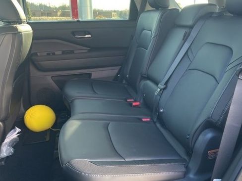 New 2025 Nissan Pathfinder SL w/ Black Appearance Package image 14