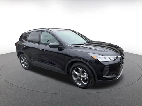 Used 2025 Ford Escape ST-Line image 2