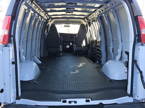New 2025 Chevrolet Express 3500 Work Van image 5