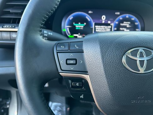 Used 2023 Toyota Crown Platinum image 14