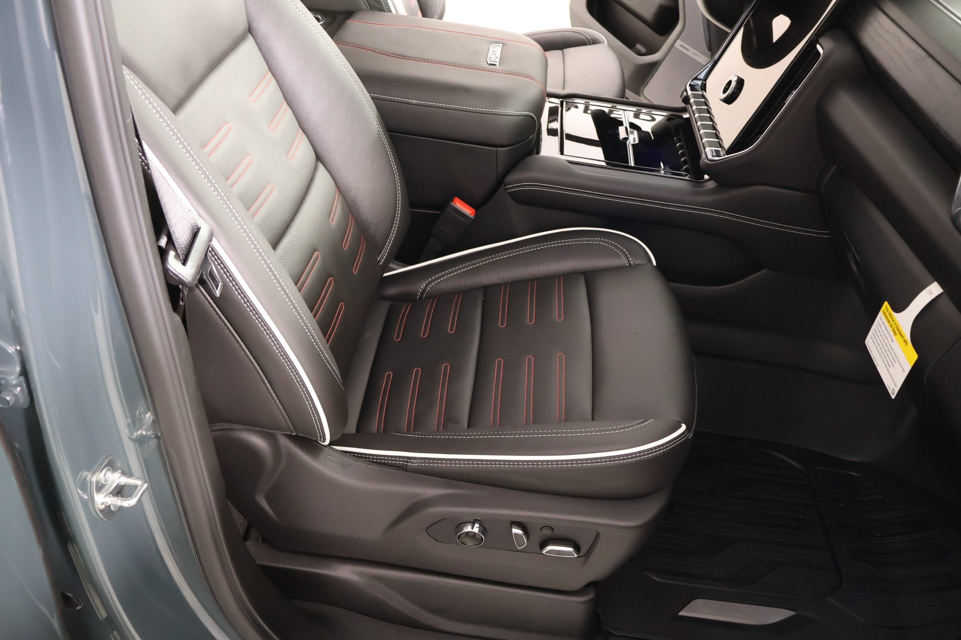 Used 2026 GMC Yukon AT4 Ultimate w/ LPO, Floor Liner Package AWD/4WD image 14