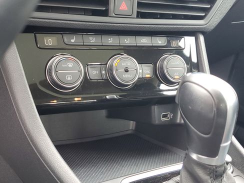 Used 2019 Volkswagen Jetta SEL image 25