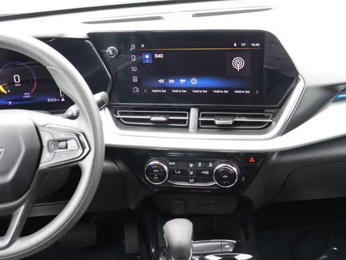 Used 2026 Chevrolet Trax LT FWD image 16
