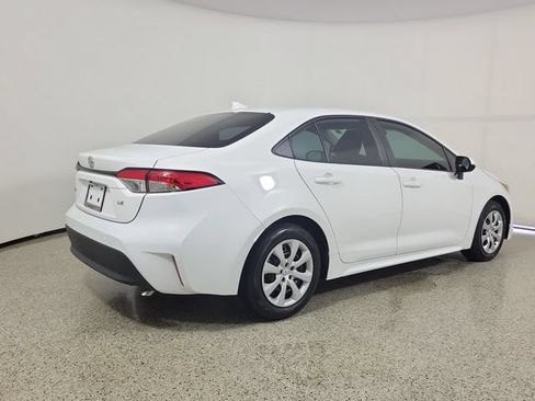 Used 2024 Toyota Corolla LE FWD image 5