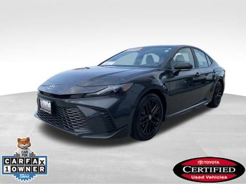 Certified 2025 Toyota Camry SE image 1
