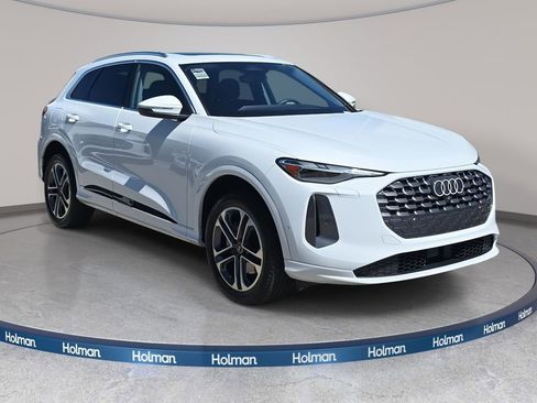 Certified 2025 Audi Q5 Premium w/ Convenience Package AWD/4WD image 3