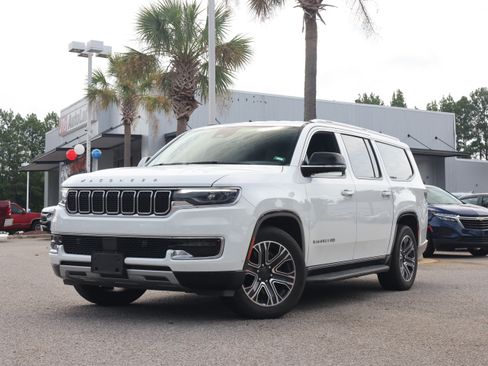 Used 2023 Jeep Wagoneer L Series II AWD/4WD image 1