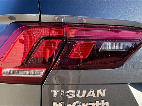 Used 2018 Volkswagen Tiguan S image 24