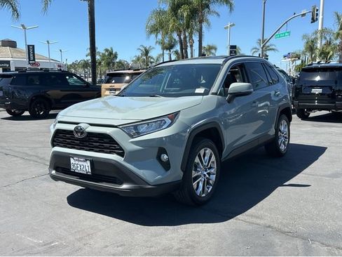 Used 2020 Toyota RAV4 XLE Premium w/ All Weather Liner Package image 3