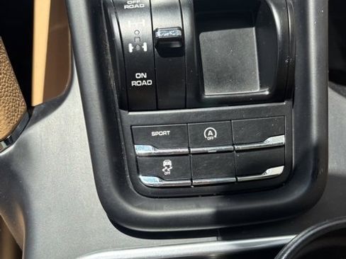 Used 2016 Porsche Cayenne S image 42