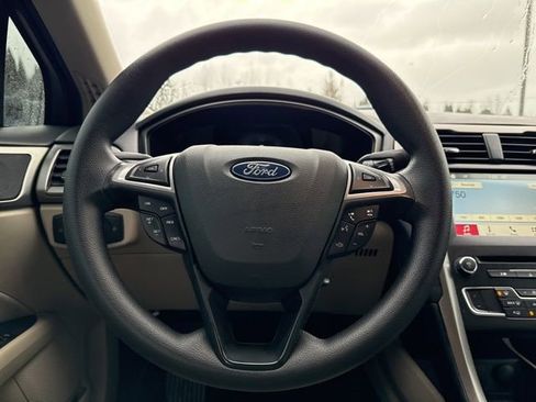 Used 2018 Ford Fusion SE image 21