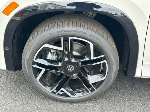 New 2026 Volkswagen Tiguan SEL R-Line AWD/4WD image 12