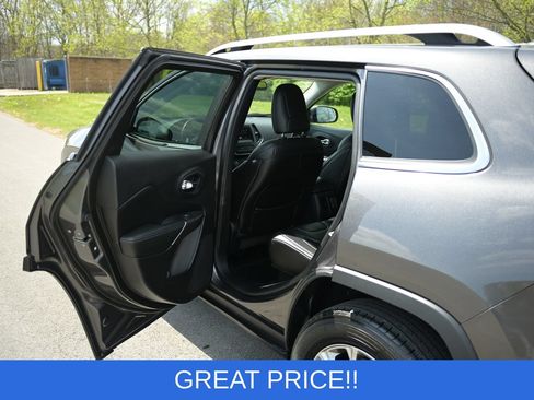 Used 2019 Jeep Cherokee Latitude Plus AWD/4WD image 14