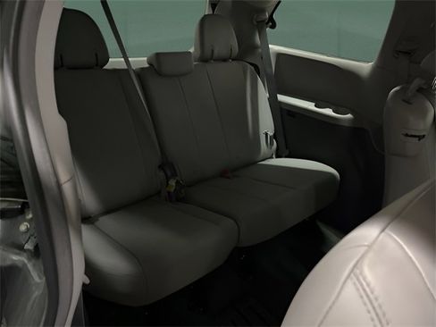 Used 2017 Toyota Sienna XLE image 14