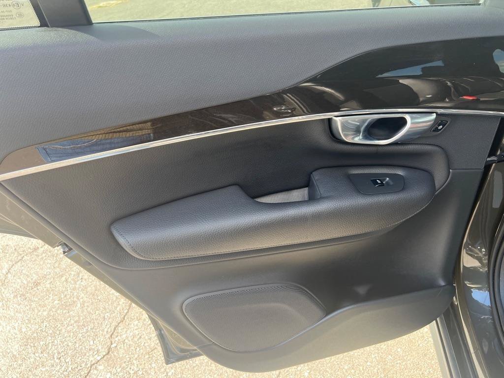 Used 2018 Volvo XC90 T5 Momentum w/ Convenience Package FWD image 15