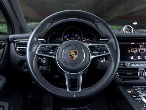 Certified 2021 Porsche Macan AWD/4WD image 28