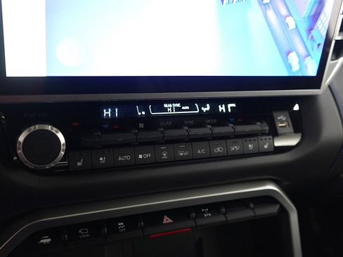 Used 2025 Toyota Sequoia Platinum image 24