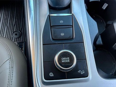 Used 2022 Ford Explorer XLT w/ Equipment Group 202A image 15