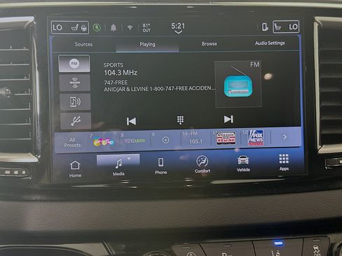 Used 2025 Chrysler Pacifica Select FWD image 24