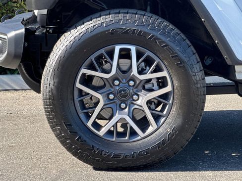 Used 2025 Jeep Wrangler Unlimited Sahara AWD/4WD image 27