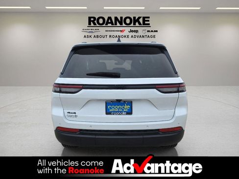 Used 2024 Jeep Grand Cherokee Altitude image 7