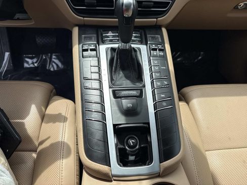 Used 2021 Porsche Macan AWD/4WD image 36