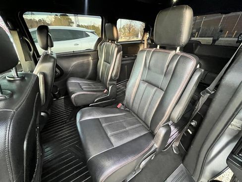 Used 2018 Dodge Grand Caravan GT image 14