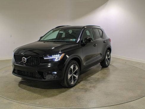 New 2026 Volvo XC40 B5 Plus w/ Climate Package AWD/4WD image 1