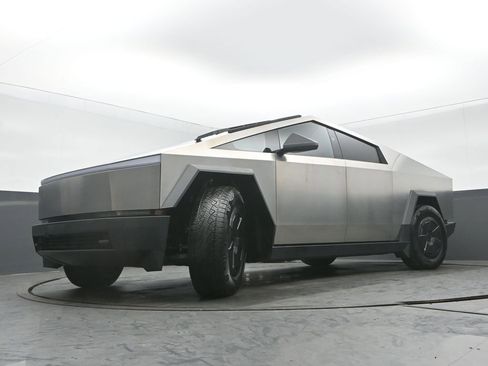 Used 2024 Tesla Cybertruck AWD Crew Cab image 28