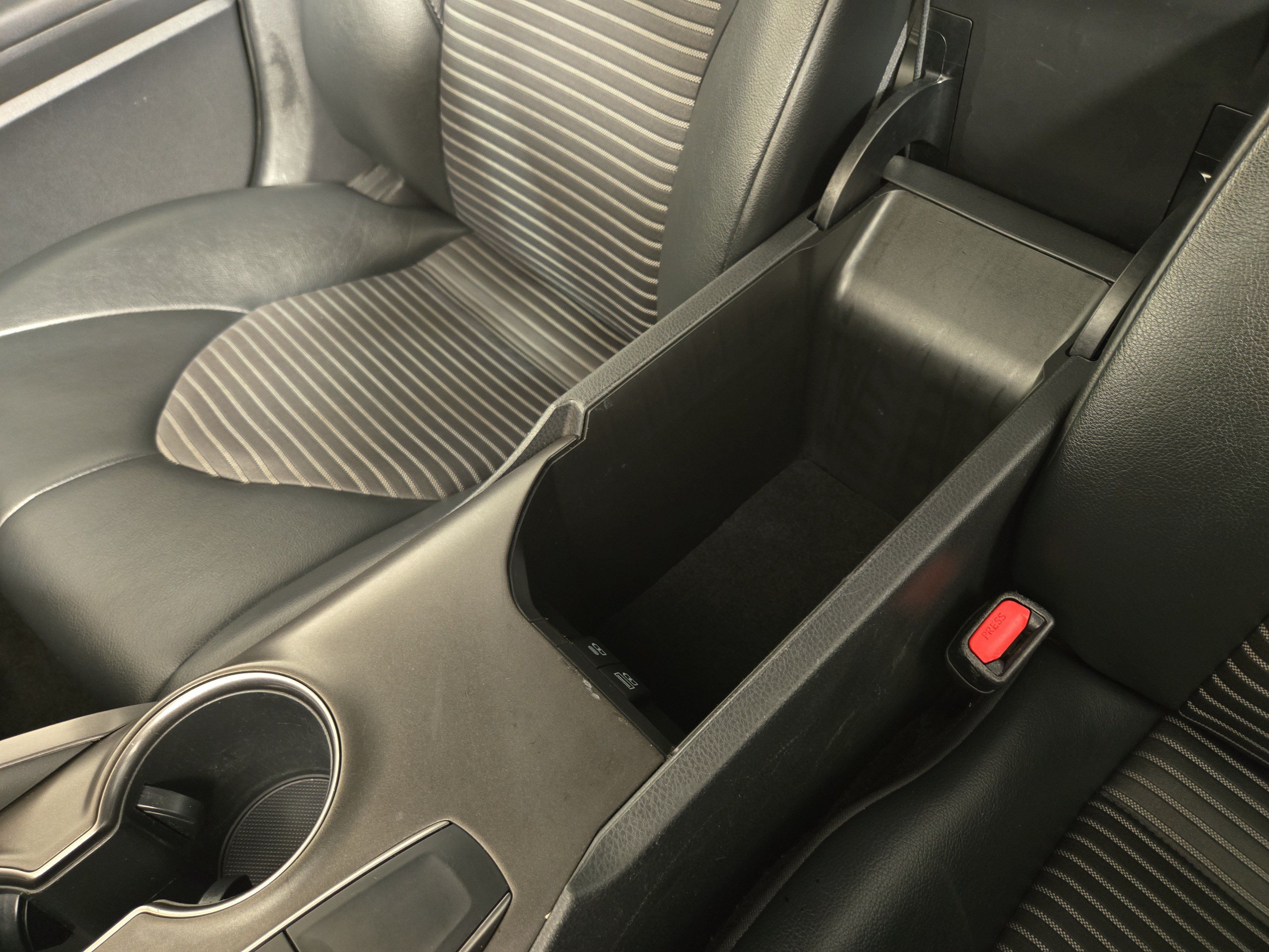 Used 2022 Toyota Camry SE FWD image 28