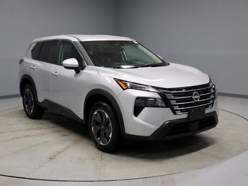 Certified 2025 Nissan Rogue SV image 1