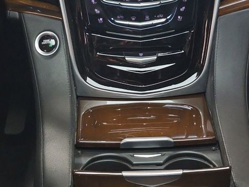 Used 2020 Cadillac Escalade ESV Luxury AWD/4WD image 20