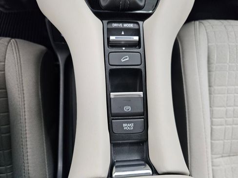 Certified 2025 Honda HR-V LX image 21