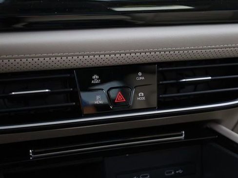 New 2026 Volkswagen Atlas SE image 17