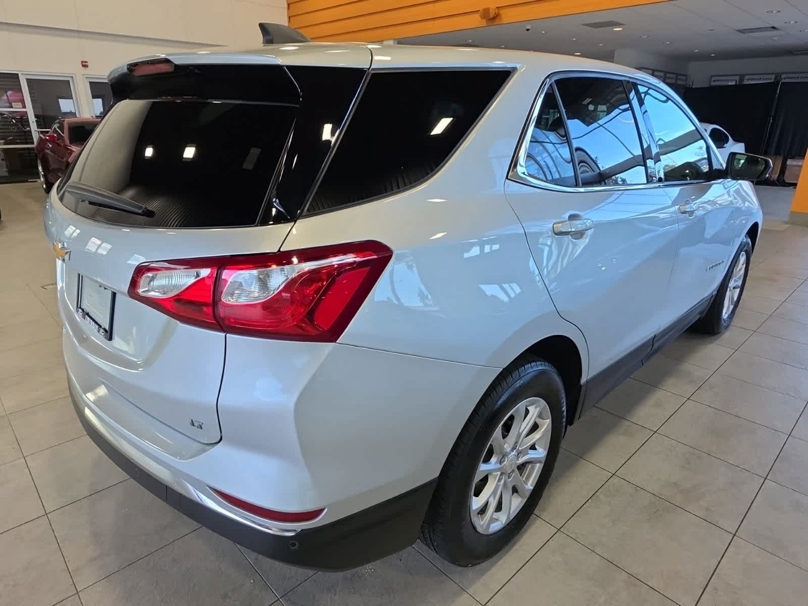 Used 2020 Chevrolet Equinox LT w/ Driver Convenience Package FWD image 13