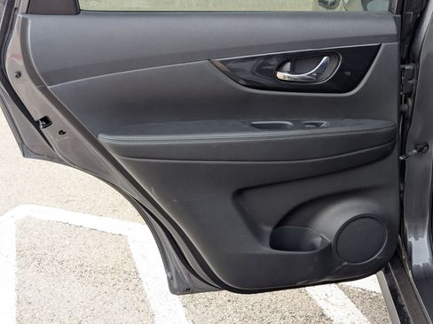 Used 2020 Nissan Rogue SL image 16