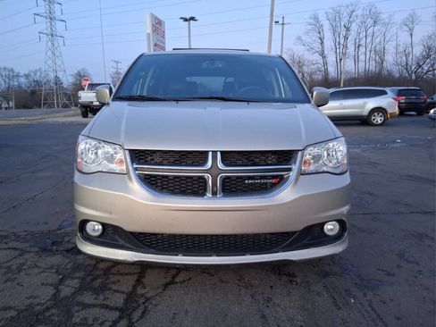 Used 2015 Dodge Grand Caravan SXT FWD image 2