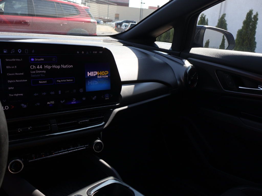Certified 2024 Chevrolet Equinox EV RS FWD image 34