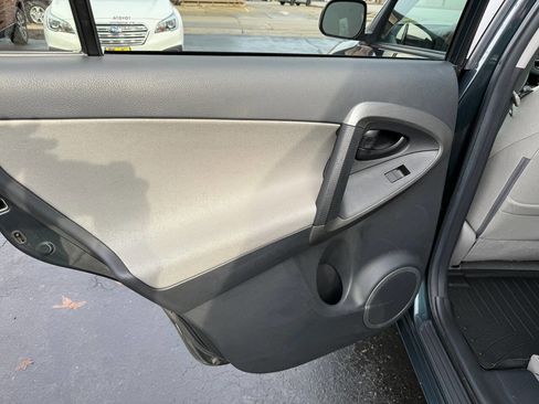 Used 2011 Toyota RAV4 4WD image 28