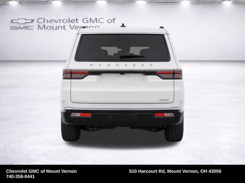 Used 2024 Jeep Wagoneer L Series II w/ Flexible Seating Group AWD/4WD image 27